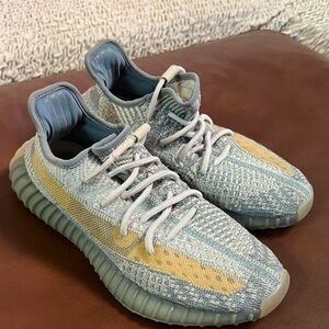 Yeezy Boost 350 V2 'Israfil size 9 woman
Good condition no damage
No box